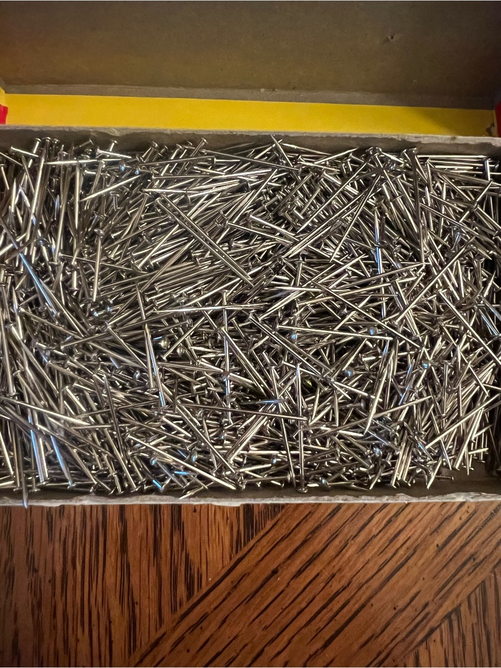 Bank pins sewing pins